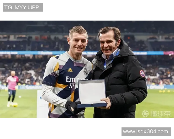 皇马锋线空缺引关注，克罗斯或将担纲中锋