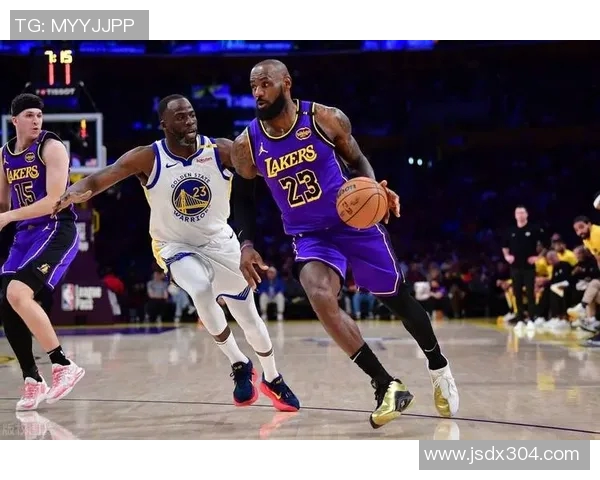 纽约喜出望外！小球场坑勇士，两连胜击败詹姆斯队